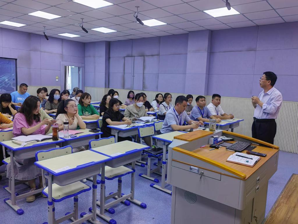 讲座.jpg