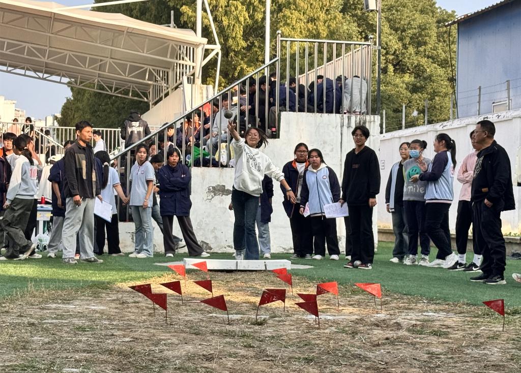 铅球.jpg